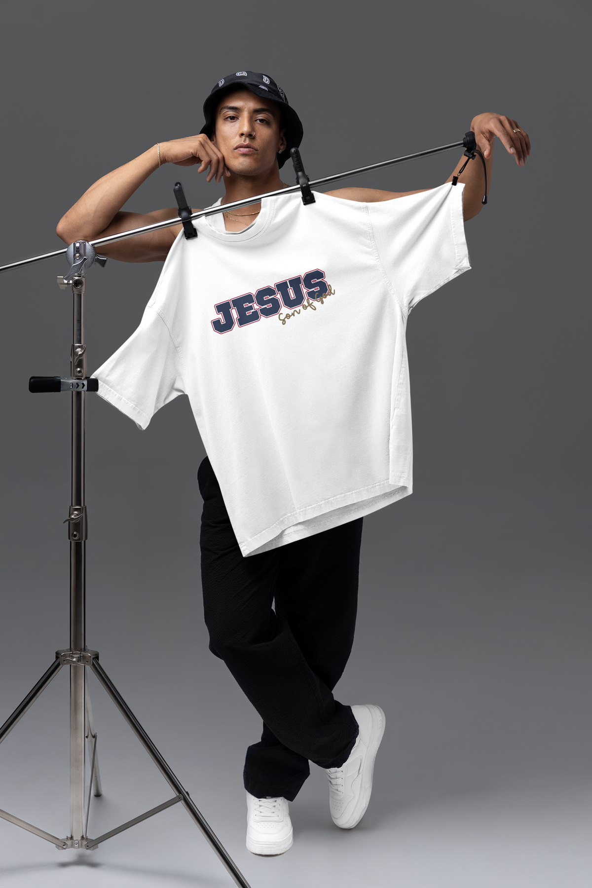 JESUS, Son of God - Varsity T-Shirt - Blauwe Letters
